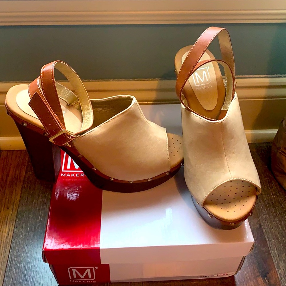 Nude peep toe platform chunky heels